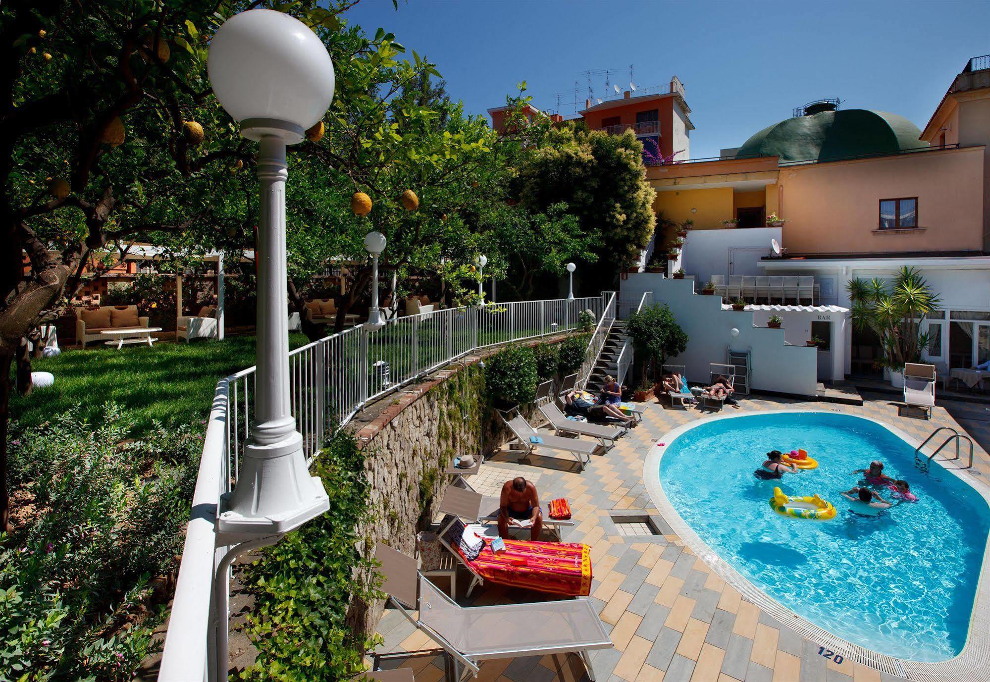 Hotel Capri Sorrento Exterior photo